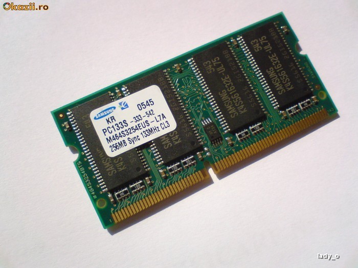 Memorie Ram Laptop 256MB PC133 SDRAM CL3 NP SO-DIMM 144 pini foto mare