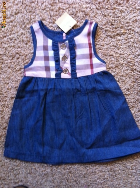 ROCHIE ROCHITA BURBERRY 1 AN SAU MAI MICA foto mare