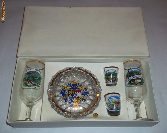 set minibar (patru pahare plus scrumiera cristal) foto mare