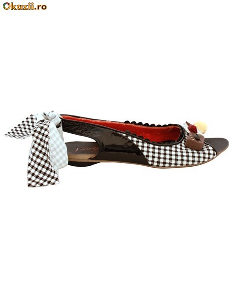 Sandale Check Mate  Irregular Choice foto mare