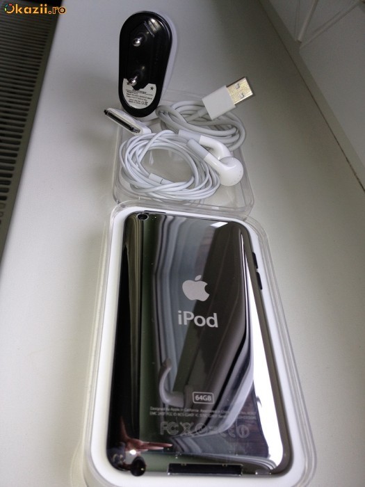 Vand APPLE IPOD TOUCH GENERATIA 4 64GB! (ULTIMUL MODEL APARUT!) Pachet complet! CA NOU! (asemanator Iphone, Ipad) foto mare