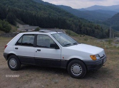 FORD FIESTA 1,4 / 90 BENZINA foto mare